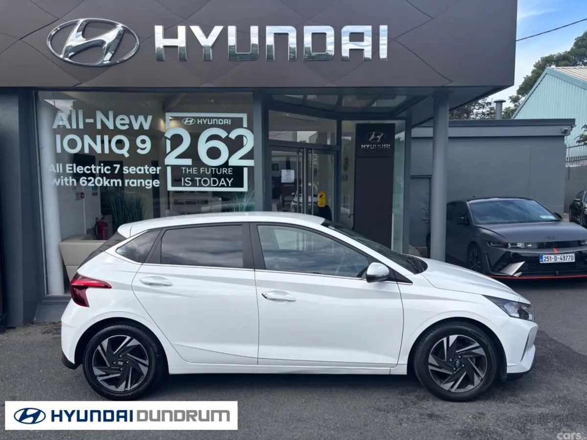 Hyundai i20 Hatchback, Petrol, 2021, White