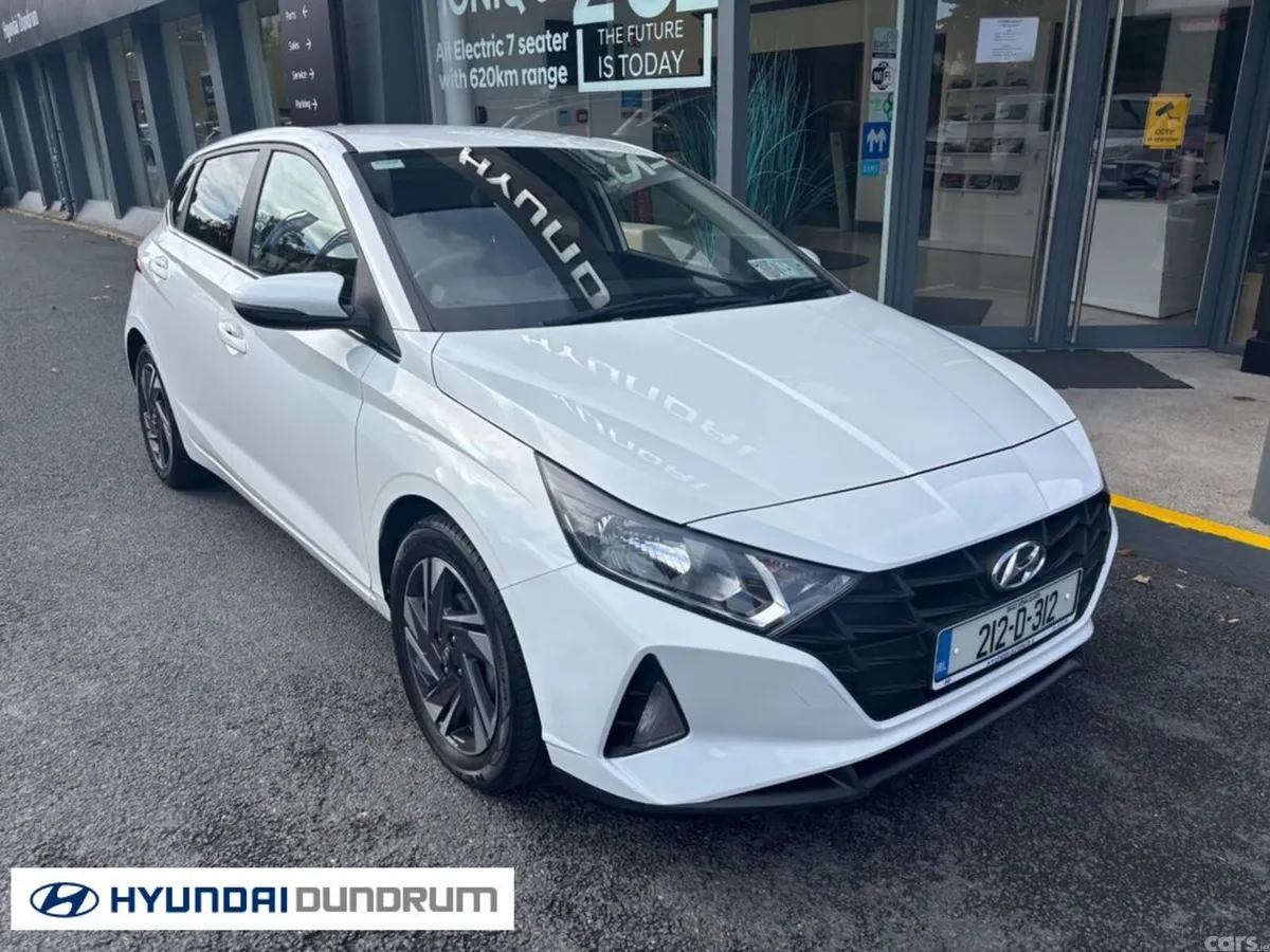 Hyundai i20 Hatchback, Petrol, 2021, White