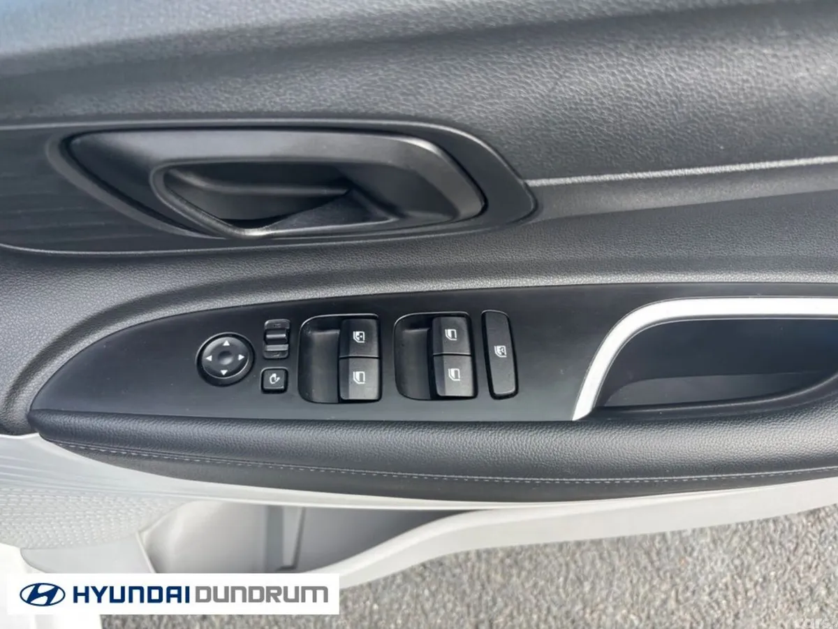 Hyundai i20 Hatchback, Petrol, 2021, White
