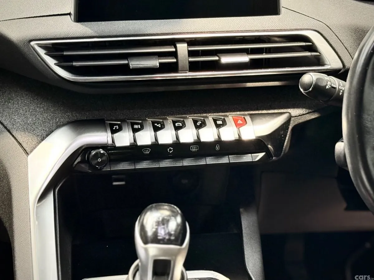 Peugeot 3008 MPV, Petrol, 2018, Blue