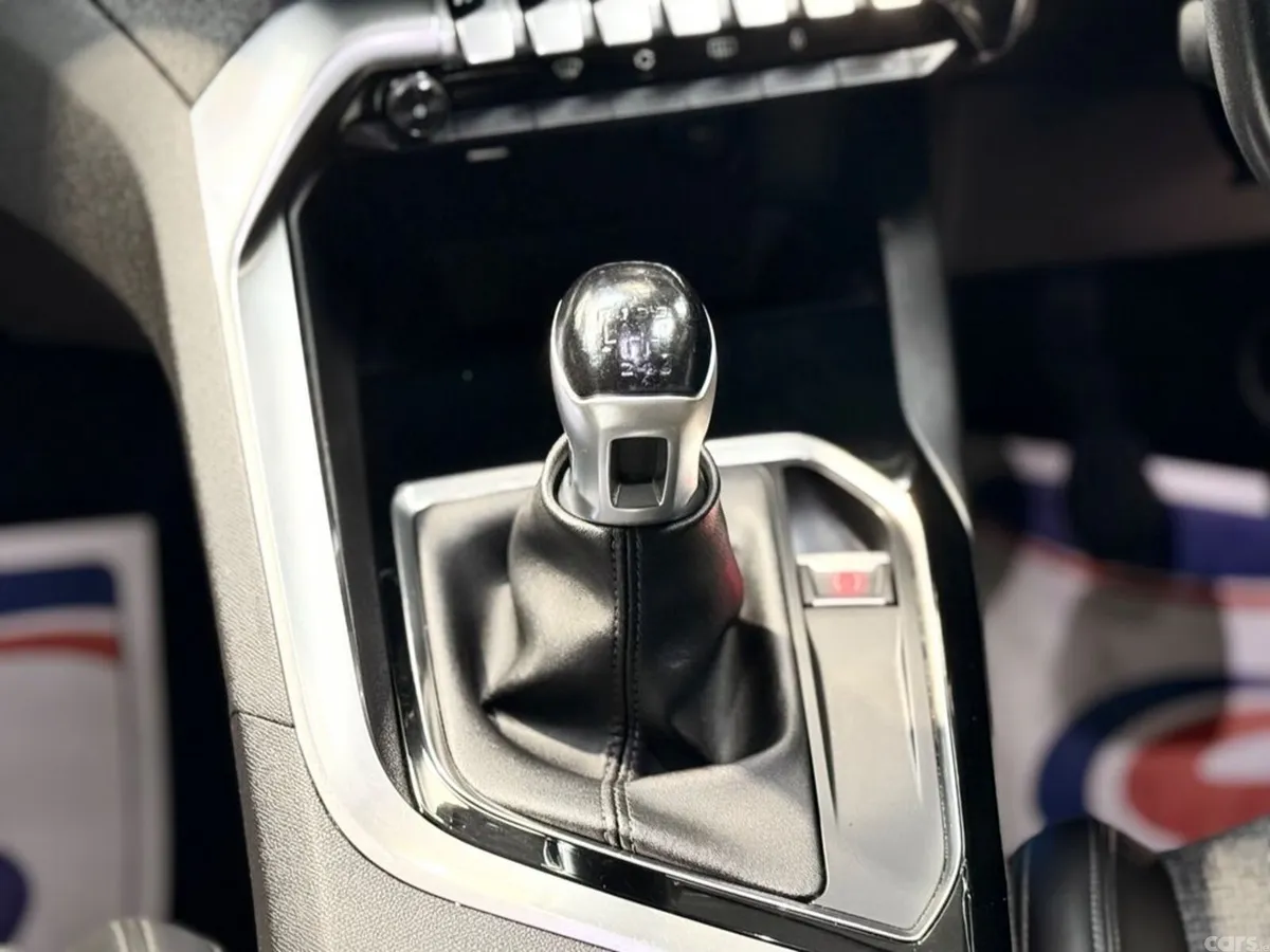 Peugeot 3008 MPV, Petrol, 2018, Blue
