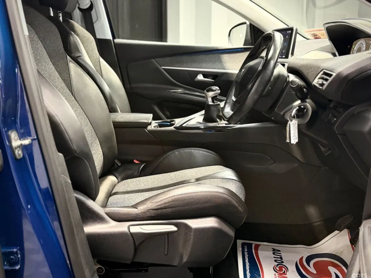 Peugeot 3008 MPV, Petrol, 2018, Blue