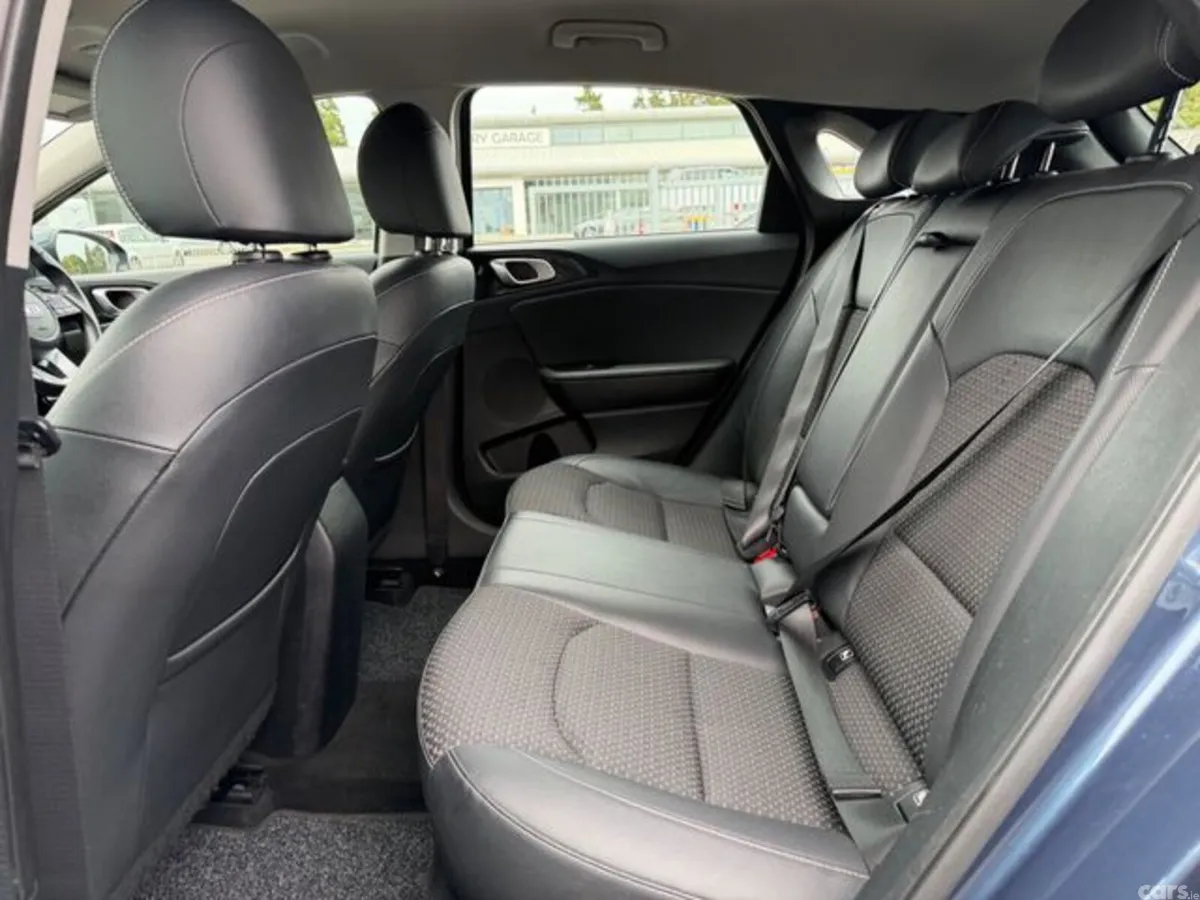 Kia Ceed Hatchback, Petrol, 2019, Blue
