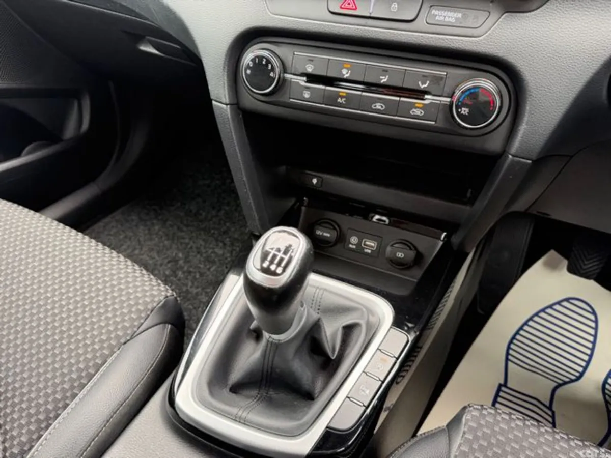 Kia Ceed Hatchback, Petrol, 2019, Blue
