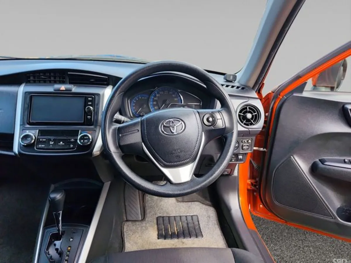 Toyota Corolla Estate, Petrol Hybrid, 2018, Orange