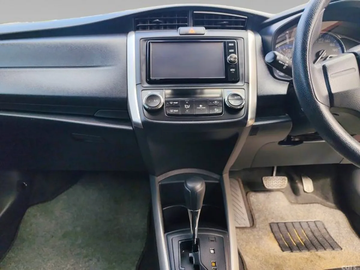 Toyota Corolla Estate, Petrol Hybrid, 2018, Orange