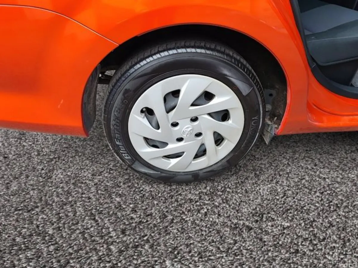 Toyota Corolla Estate, Petrol Hybrid, 2018, Orange
