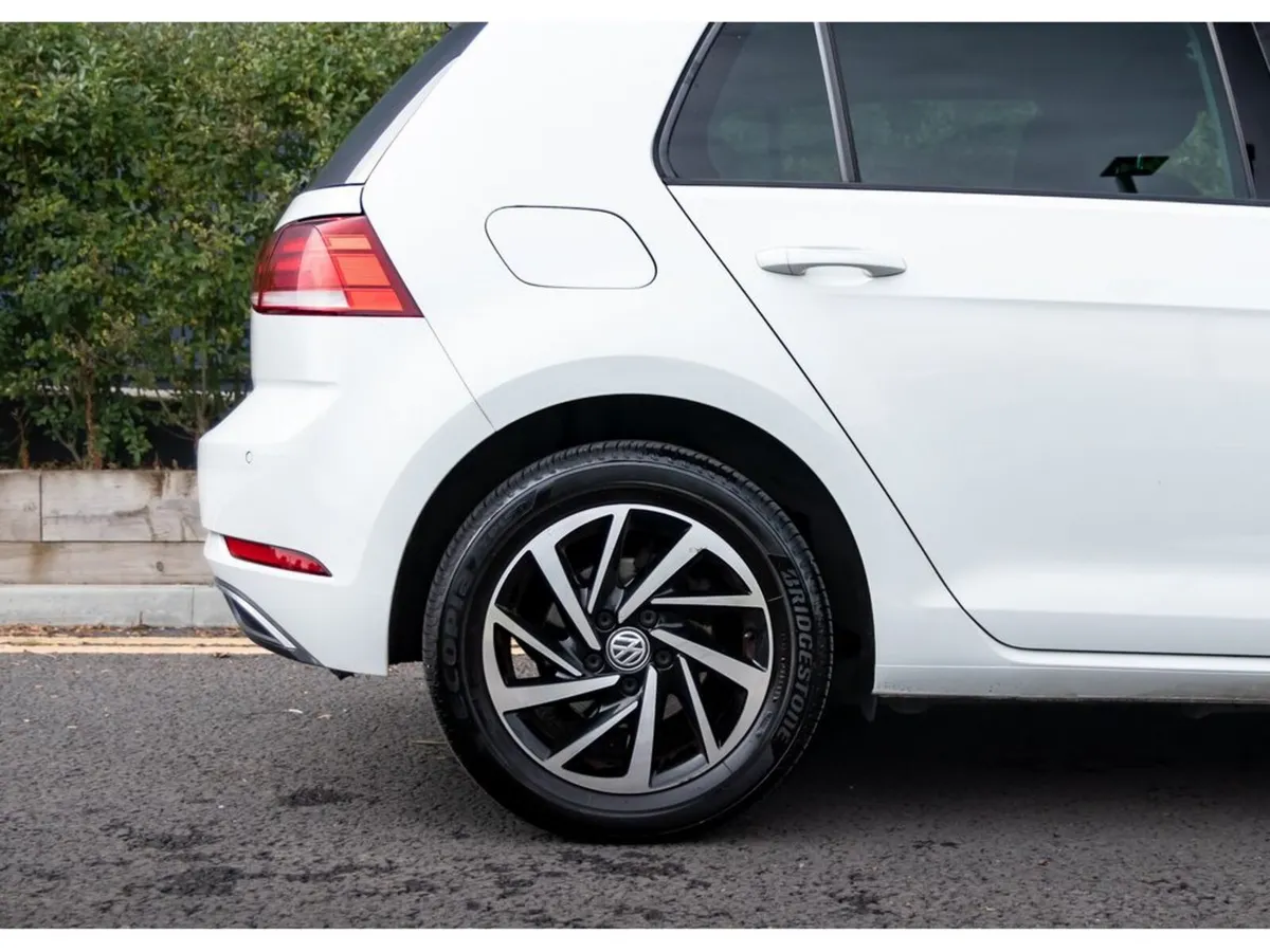 Volkswagen Golf Hatchback, Petrol, 2019, White