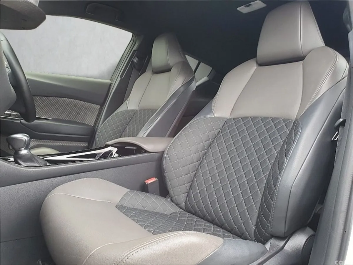 Toyota C-HR SUV, Petrol Hybrid, 2019, White
