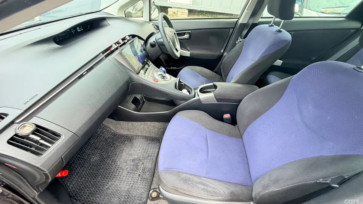 Toyota Prius Hatchback, Petrol Hybrid, 2015, Purple