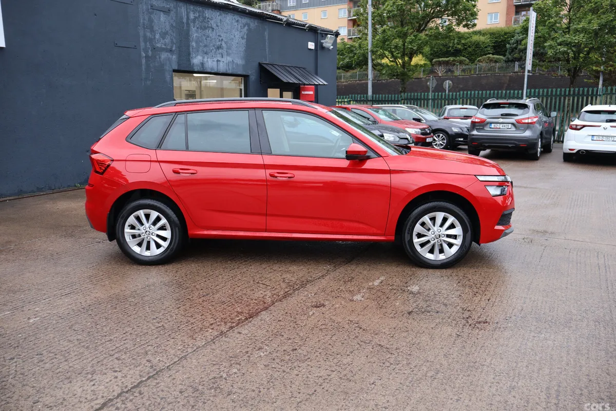 Skoda Kamiq Hatchback, Petrol, 2023, Red