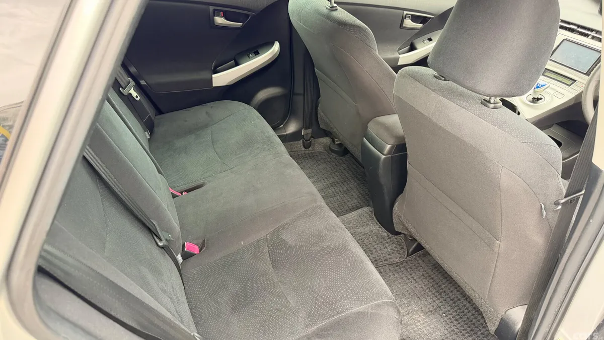 Toyota Prius Hatchback, Petrol Hybrid, 2015, Silver