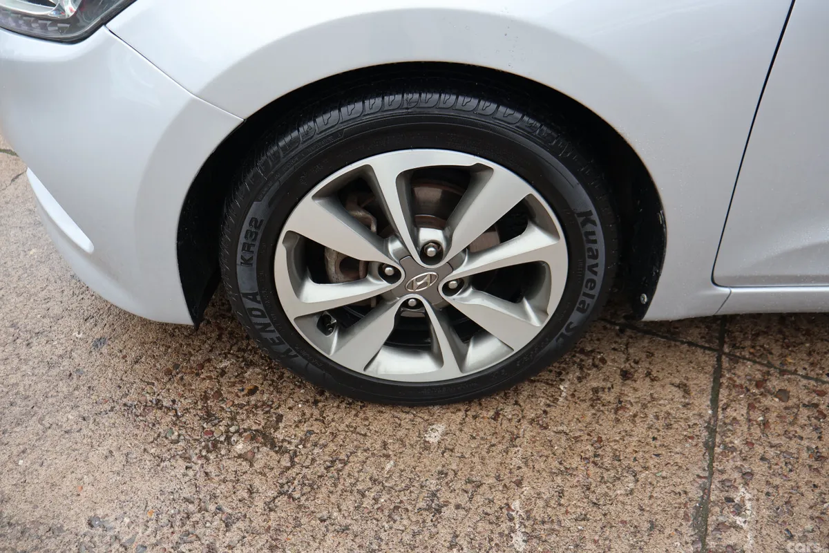 Hyundai i20 Hatchback, Petrol, 2016, Silver