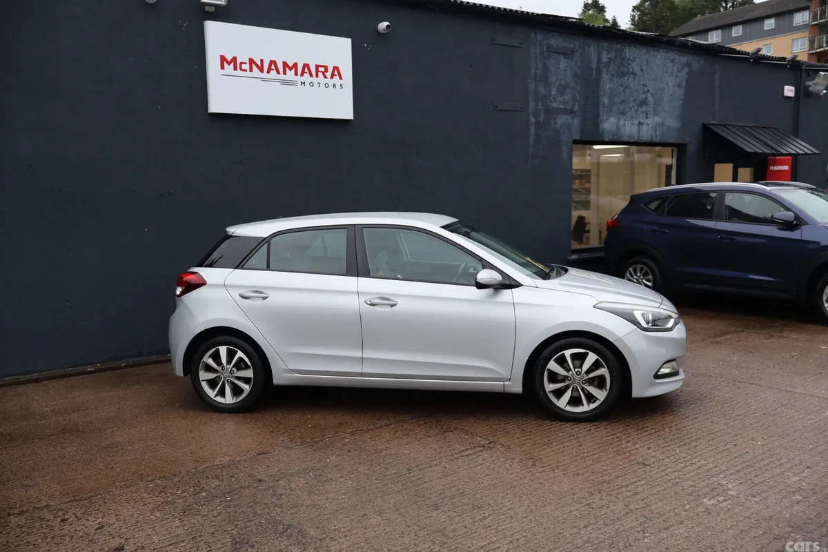 Hyundai i20 Hatchback, Petrol, 2016, Silver