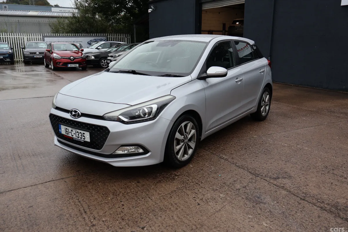 Hyundai i20 Hatchback, Petrol, 2016, Silver