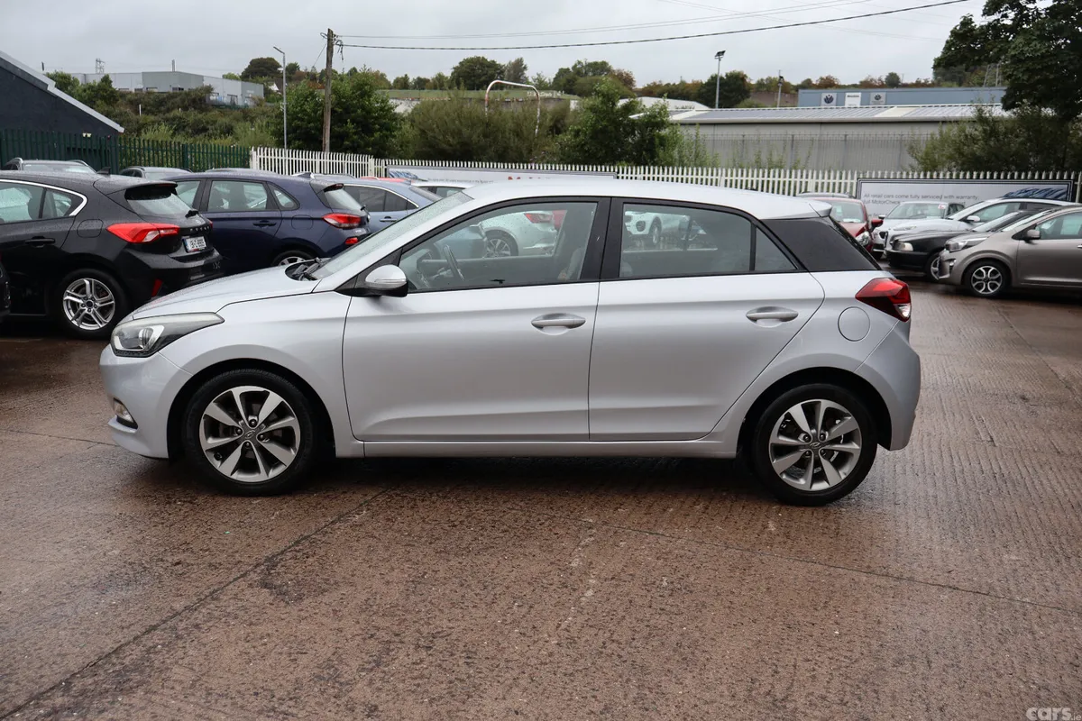 Hyundai i20 Hatchback, Petrol, 2016, Silver