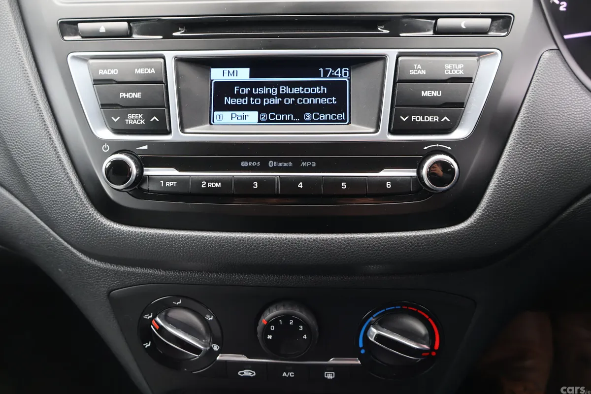 Hyundai i20 Hatchback, Petrol, 2016, Silver