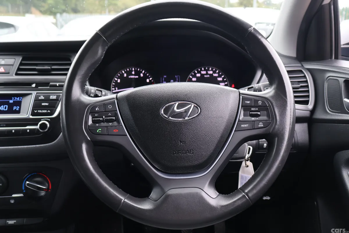 Hyundai i20 Hatchback, Petrol, 2016, Silver