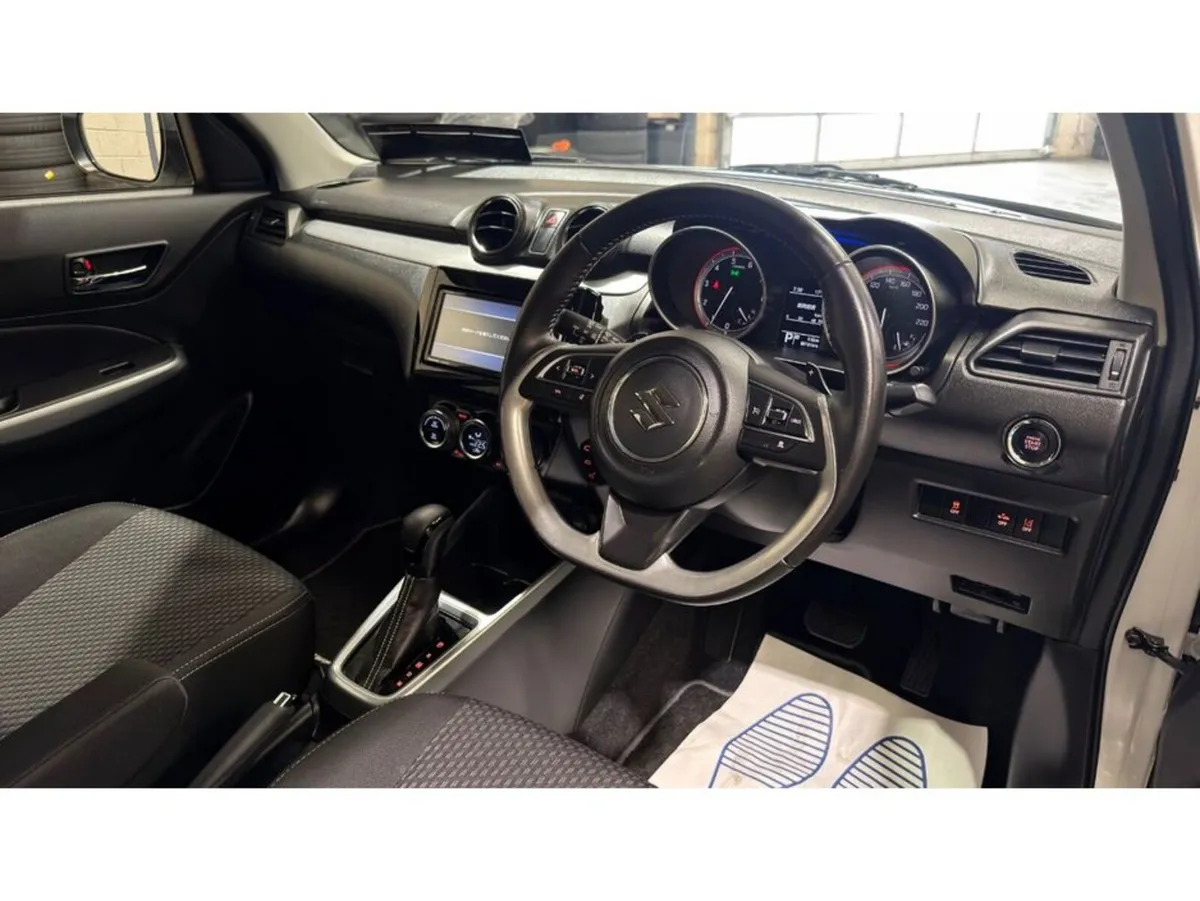 Suzuki Swift Hatchback, Petrol, 2019, White
