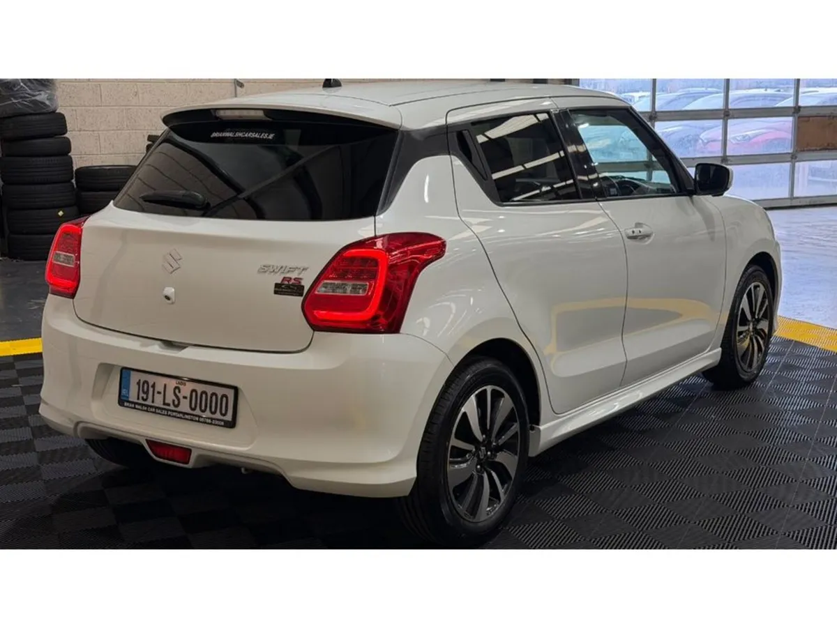 Suzuki Swift Hatchback, Petrol, 2019, White