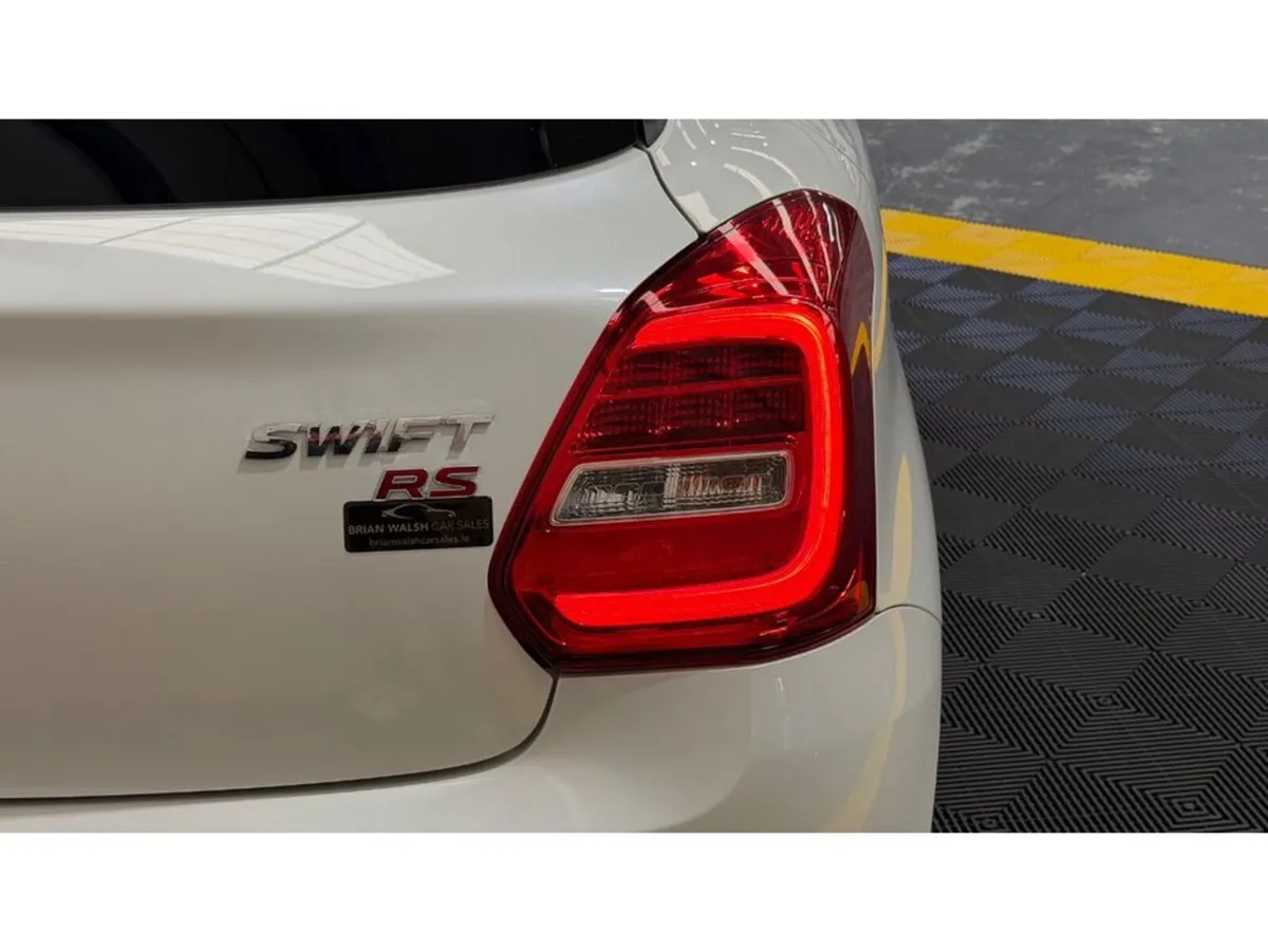 Suzuki Swift Hatchback, Petrol, 2019, White