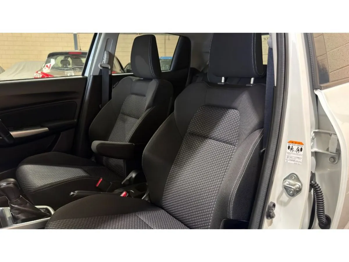 Suzuki Swift Hatchback, Petrol, 2019, White