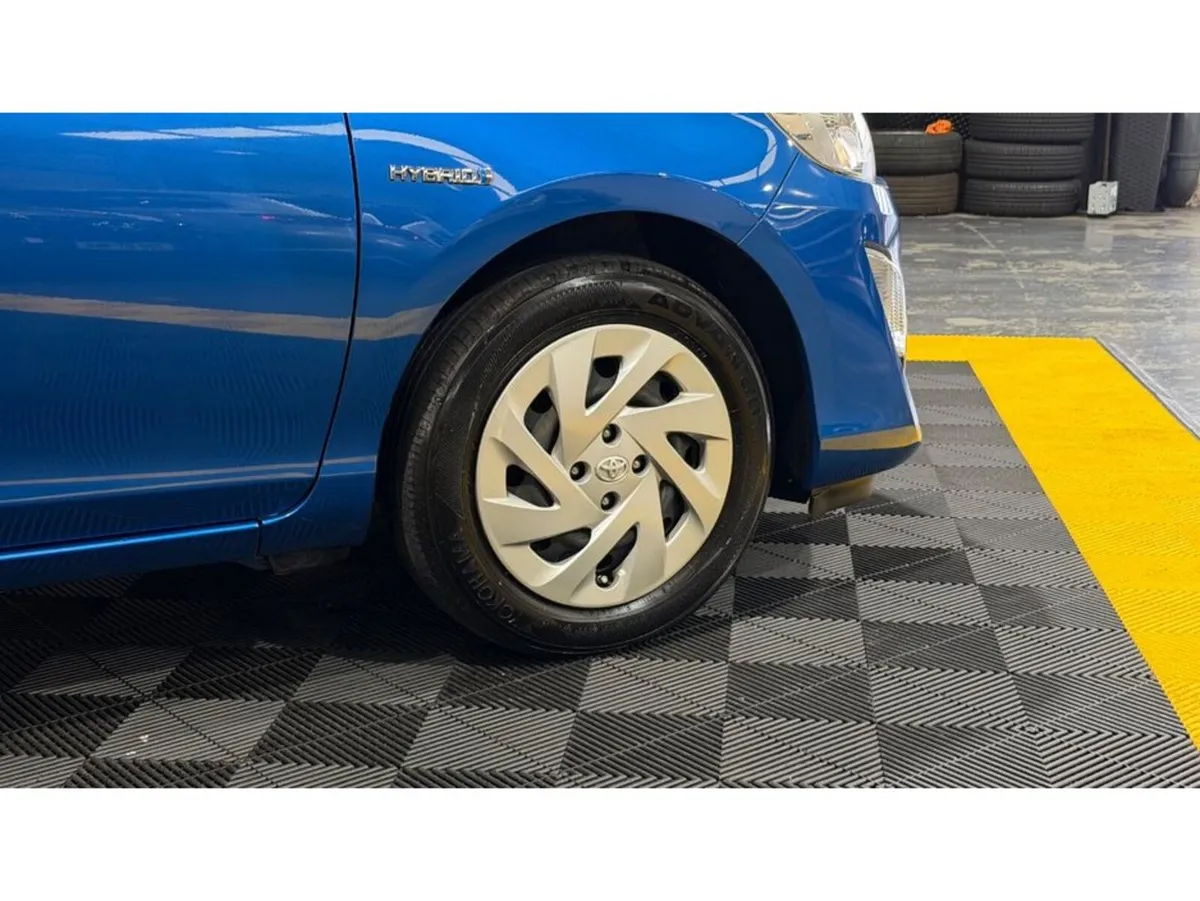 Toyota Aqua Hatchback, Petrol Hybrid, 2016, Blue