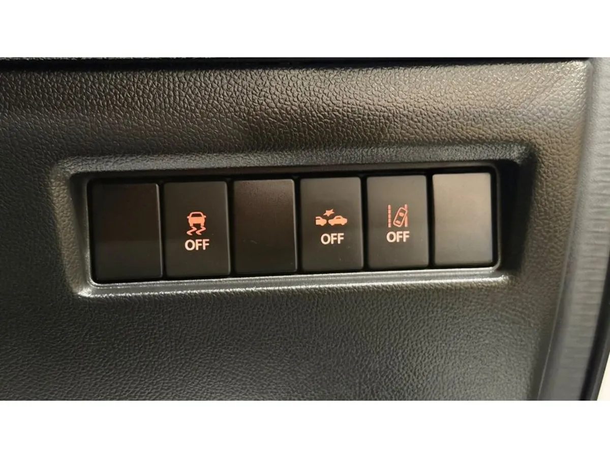 Suzuki Swift Hatchback, Petrol, 2019, White