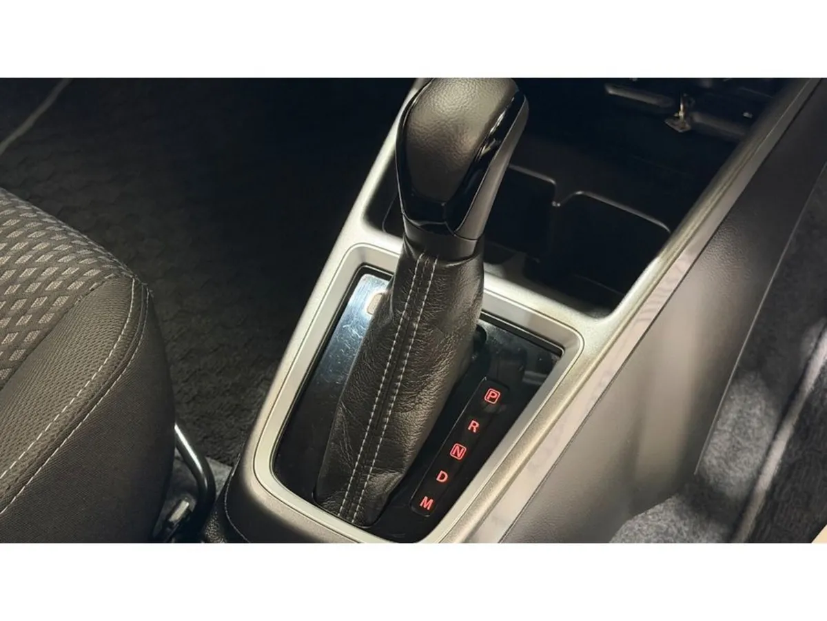 Suzuki Swift Hatchback, Petrol, 2019, White