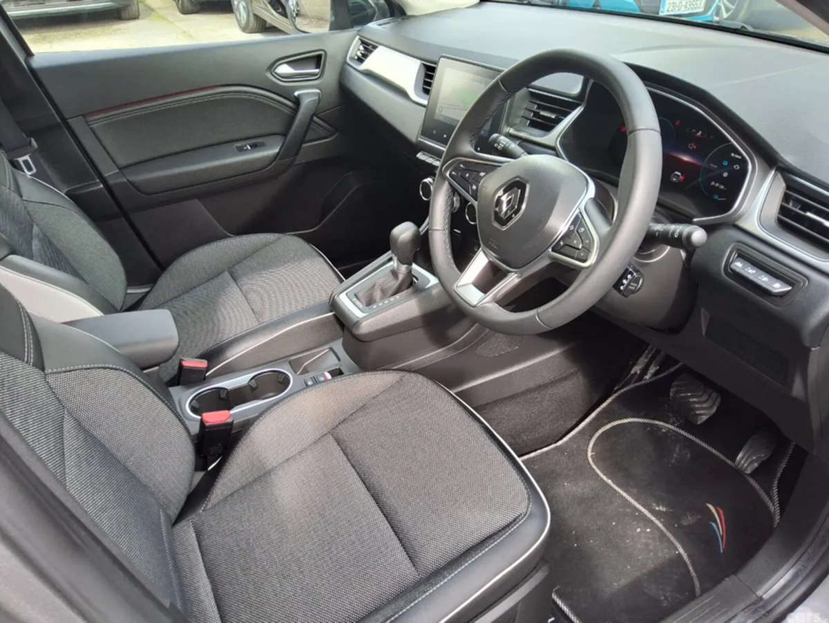 Renault Captur SUV, Petrol Plug-in Hybrid, 2023, Grey