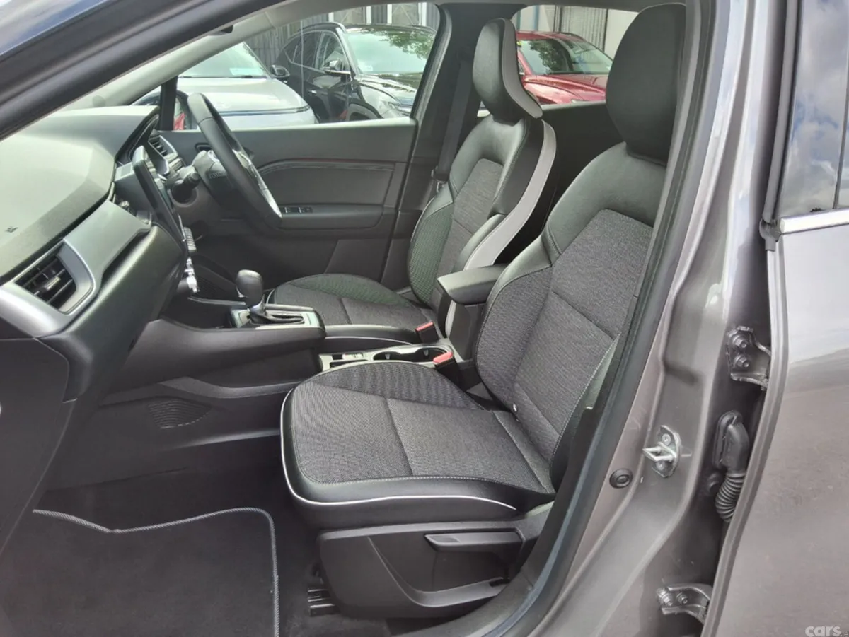 Renault Captur SUV, Petrol Plug-in Hybrid, 2023, Grey