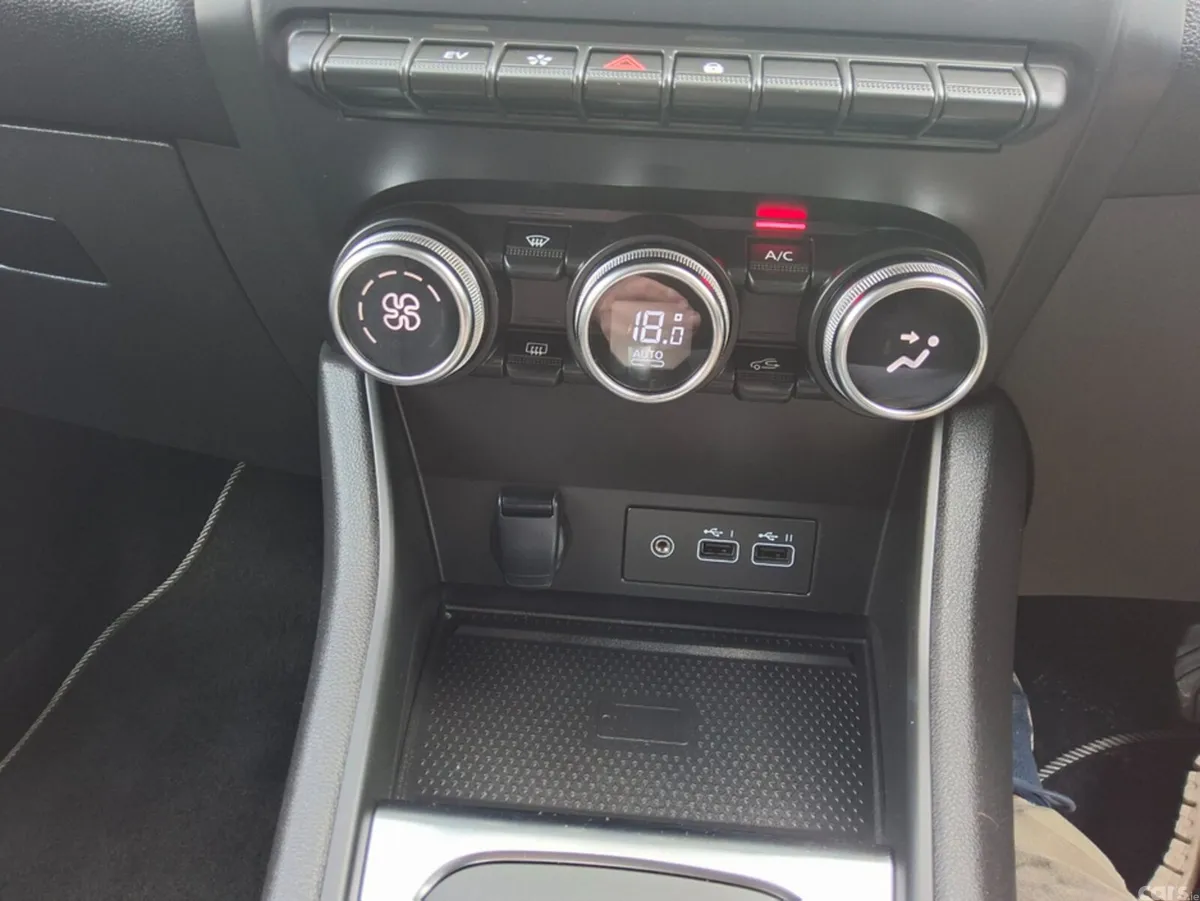 Renault Captur SUV, Petrol Plug-in Hybrid, 2023, Grey