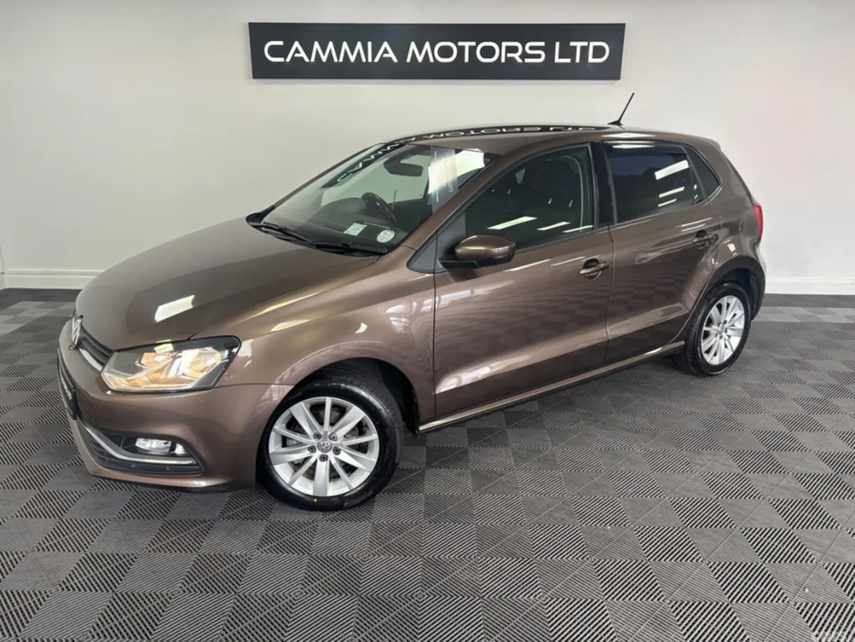 Volkswagen Polo Hatchback, Petrol, 2014, Brown