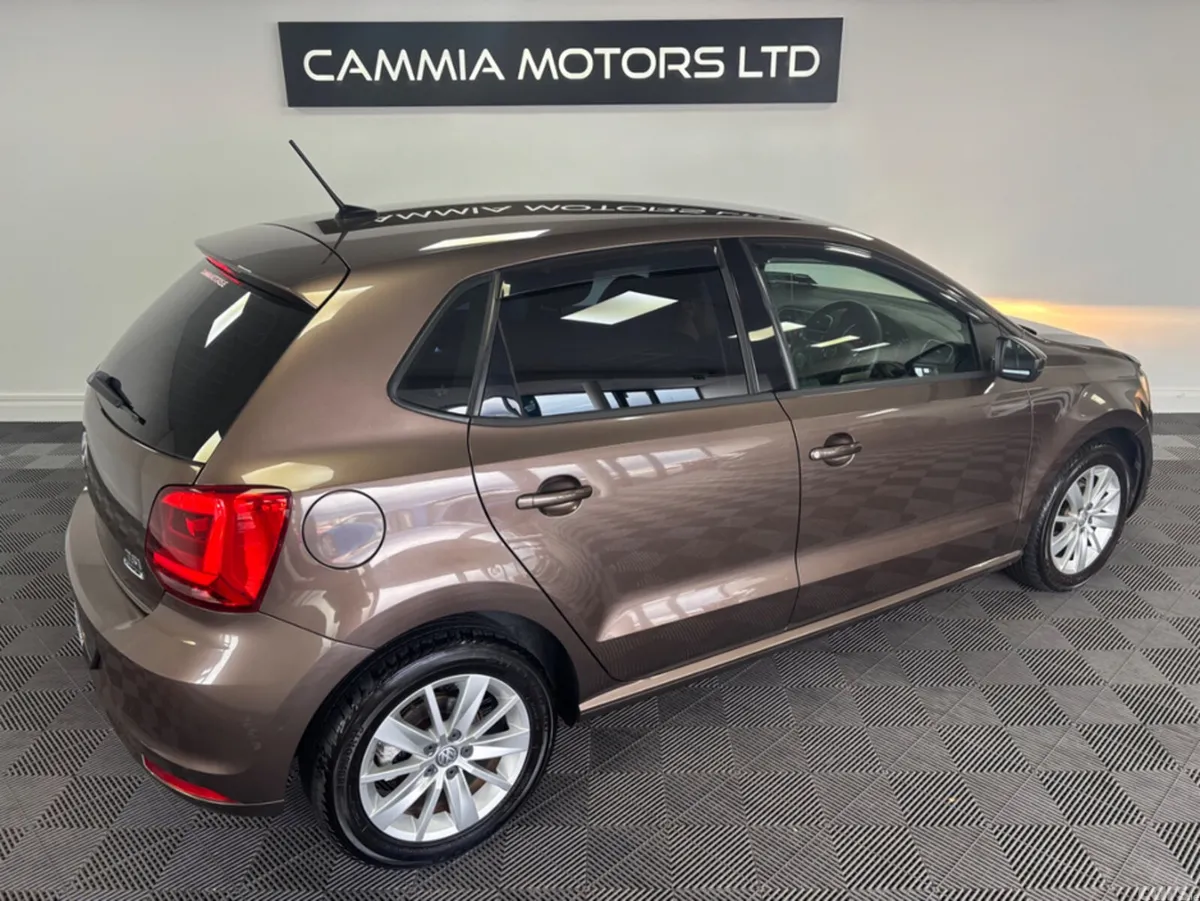 Volkswagen Polo Hatchback, Petrol, 2014, Brown