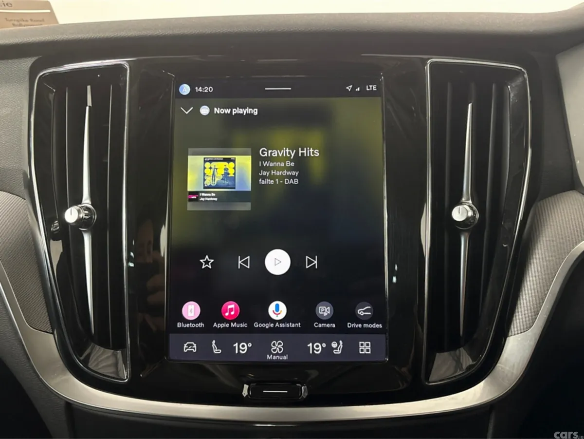 Volvo V60 Estate, Petrol Hybrid, 2023, Grey