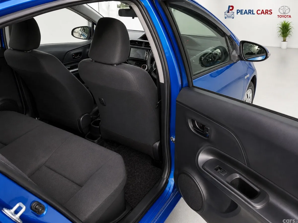 Toyota Aqua Hatchback, Petrol Hybrid, 2017, Blue