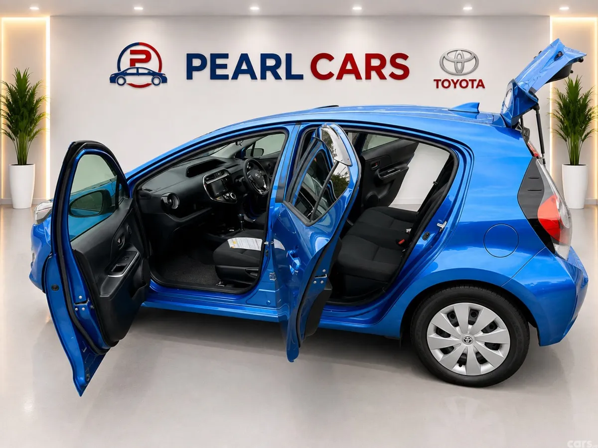 Toyota Aqua Hatchback, Petrol Hybrid, 2017, Blue