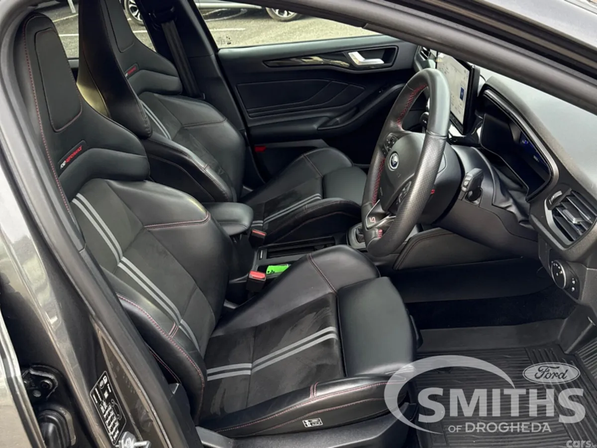 Ford Focus Hatchback, Petrol, 2023, Grey