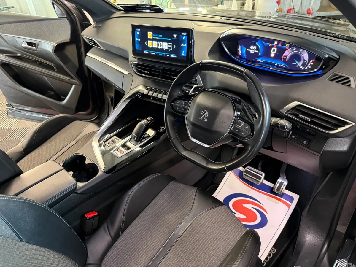 Peugeot 5008 MPV, Diesel, 2023, Grey