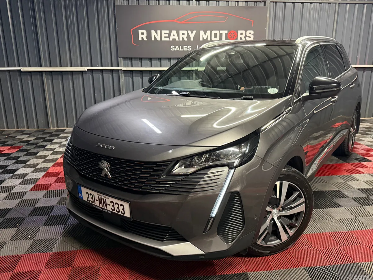 Peugeot 5008 MPV, Diesel, 2023, Grey