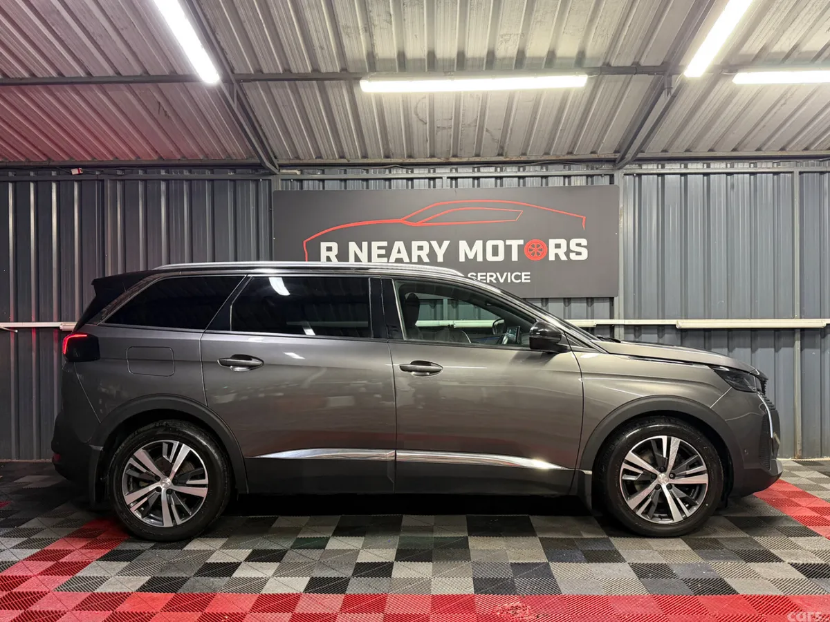 Peugeot 5008 MPV, Diesel, 2023, Grey