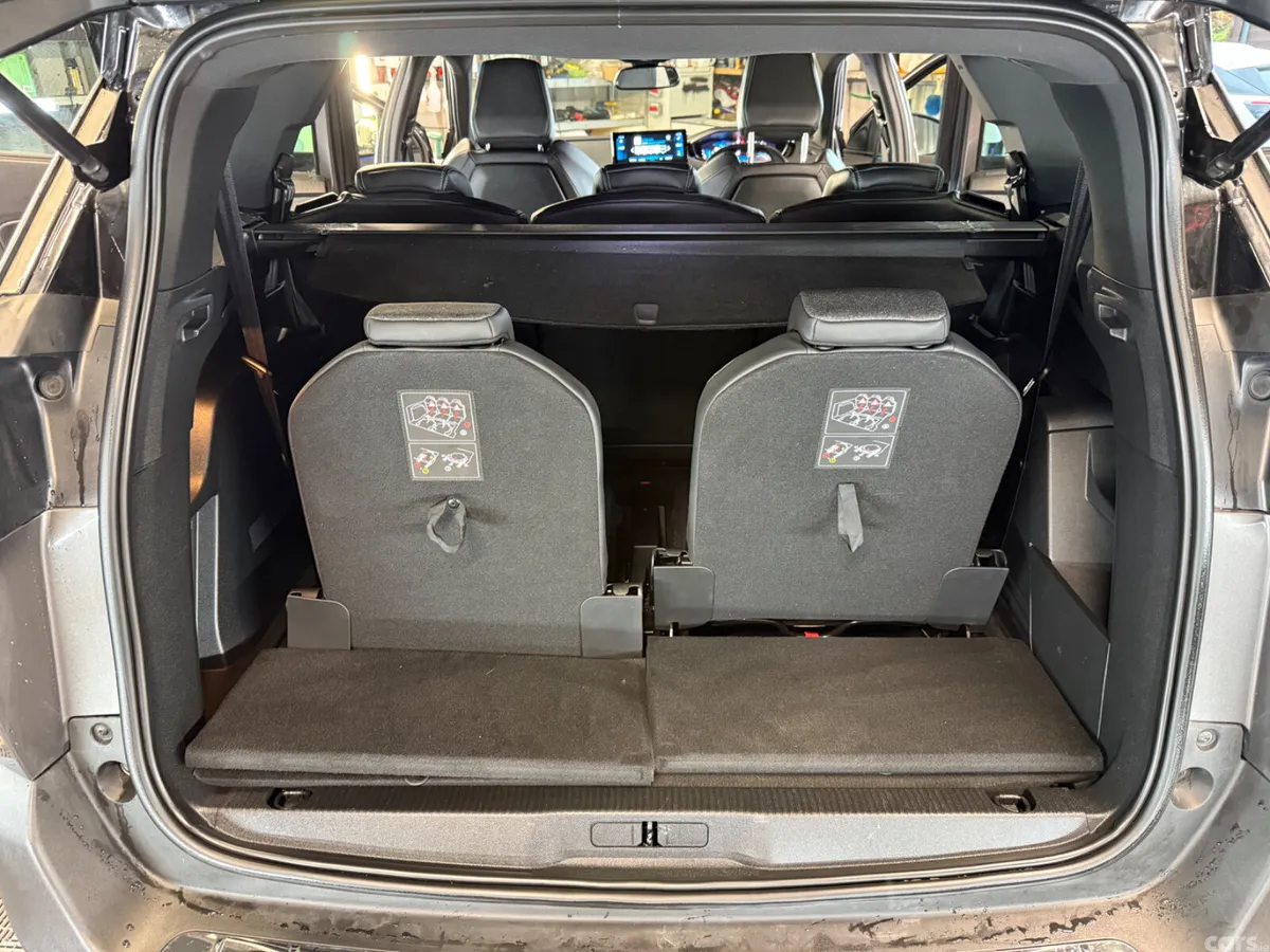 Peugeot 5008 MPV, Diesel, 2023, Grey