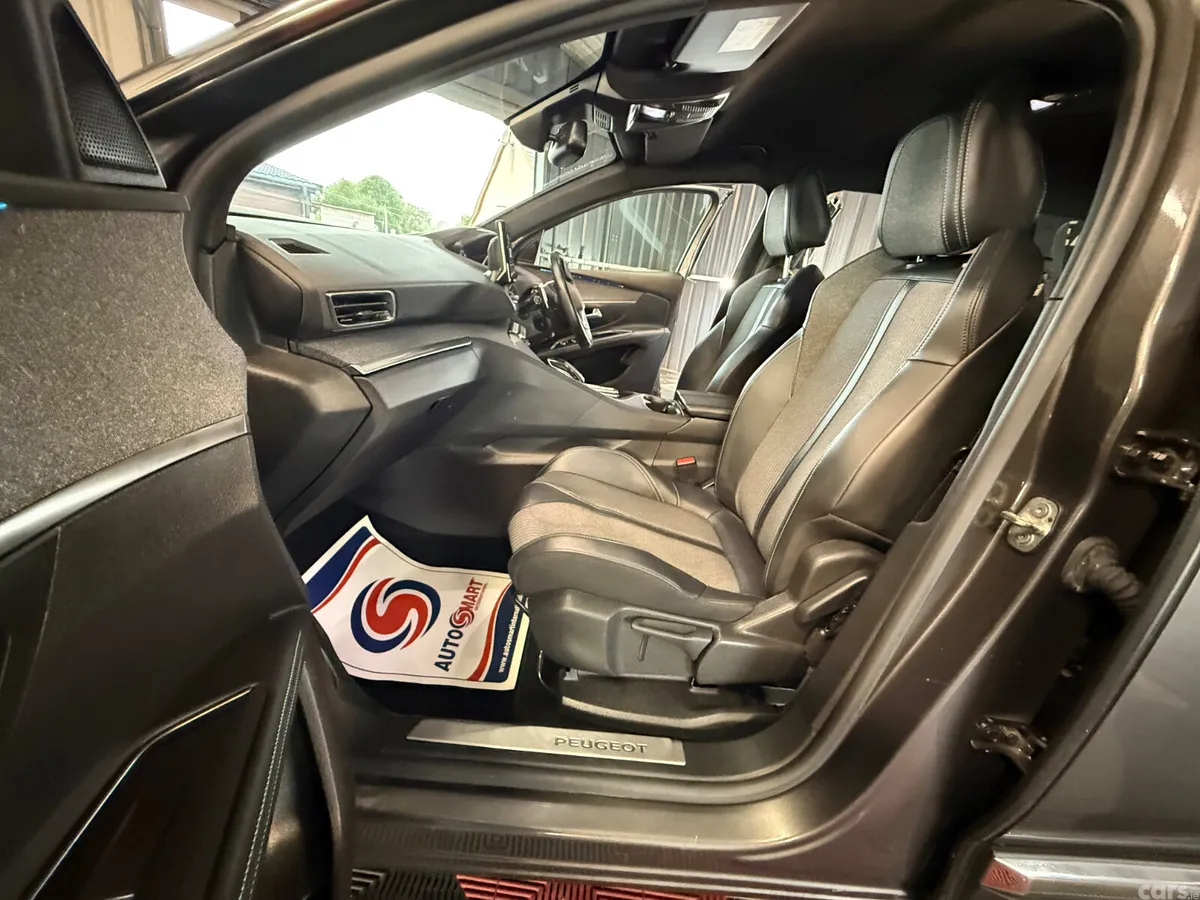 Peugeot 5008 MPV, Diesel, 2023, Grey