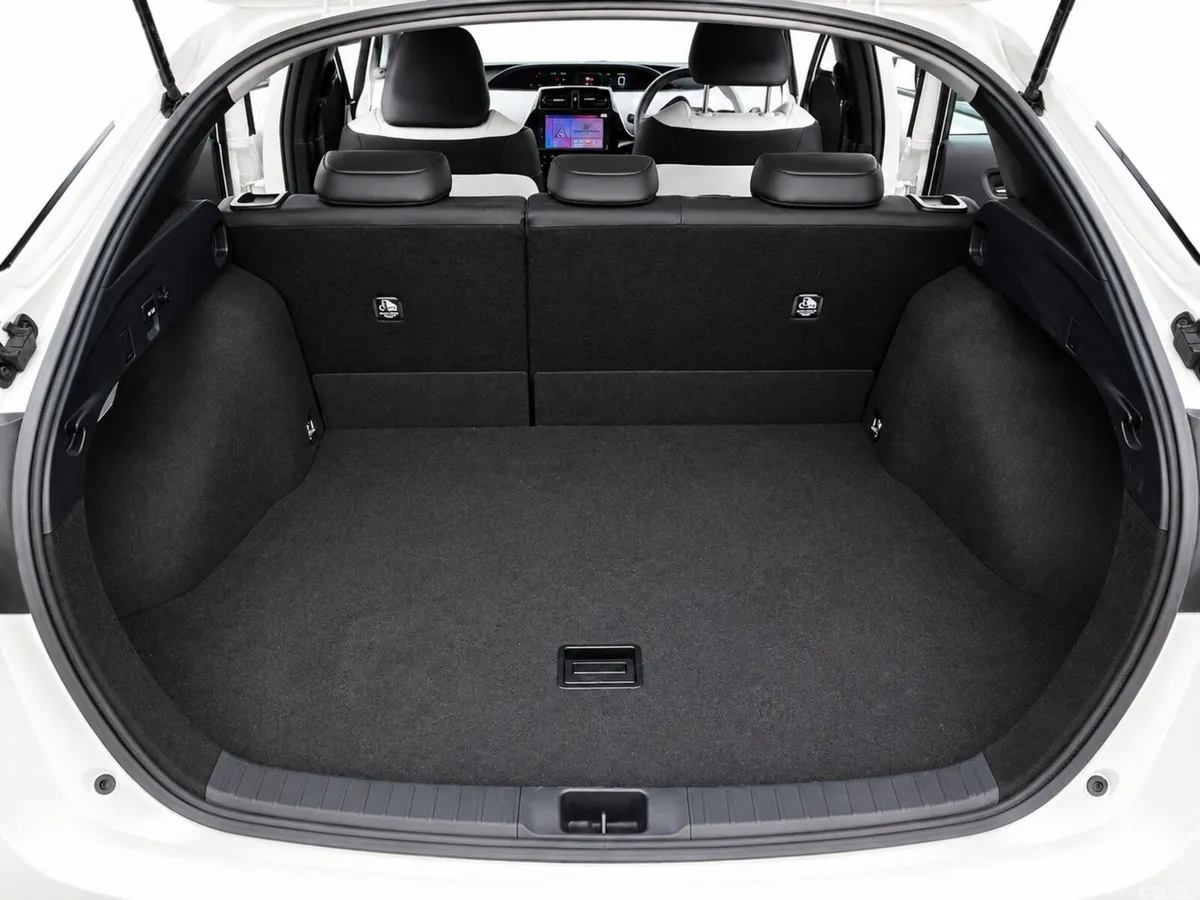 Toyota Prius Hatchback, Petrol Hybrid, 2019, White