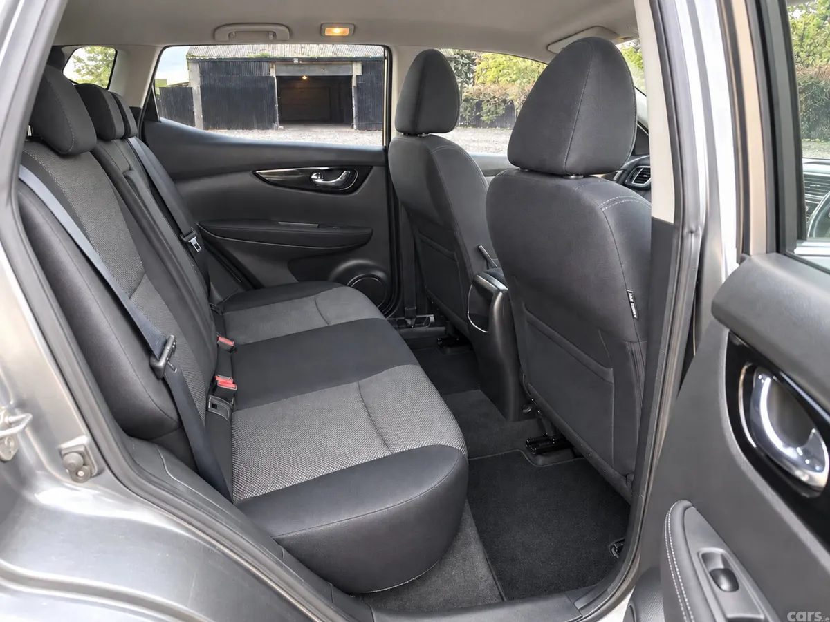 Nissan Qashqai Hatchback, Diesel, 2016, Grey