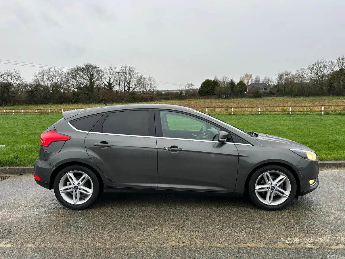 Ford Focus Hatchback, Petrol, 2017, Grey
