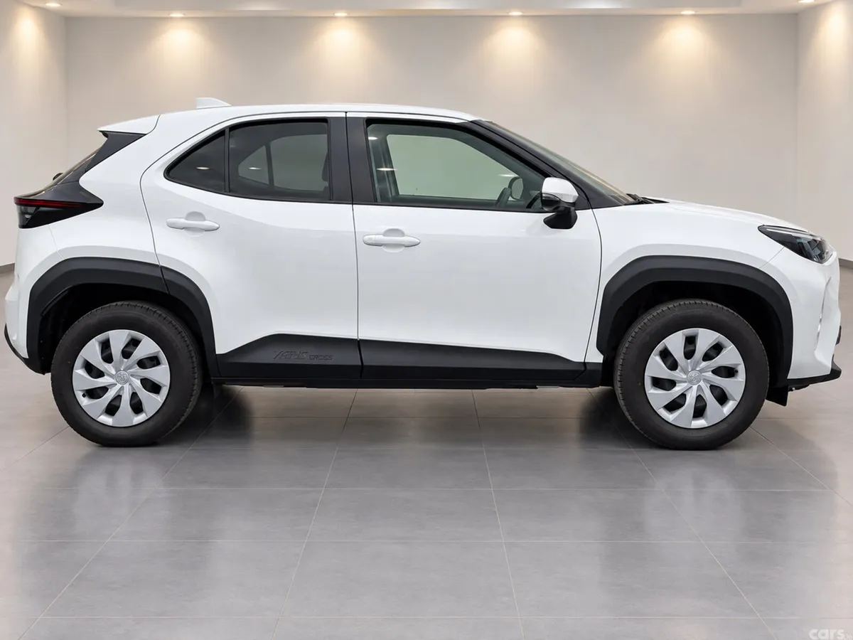 Toyota Yaris Cross SUV, Petrol Hybrid, 2024, White