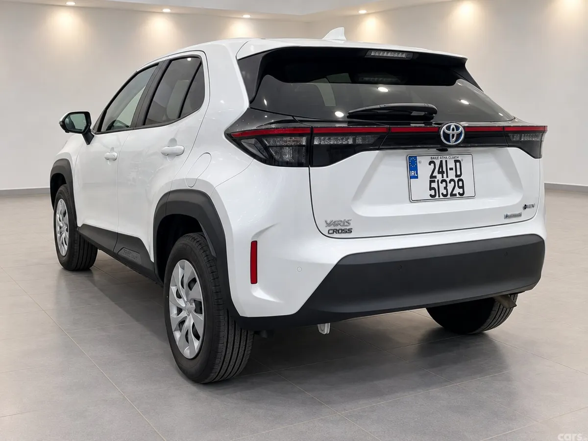 Toyota Yaris Cross SUV, Petrol Hybrid, 2024, White