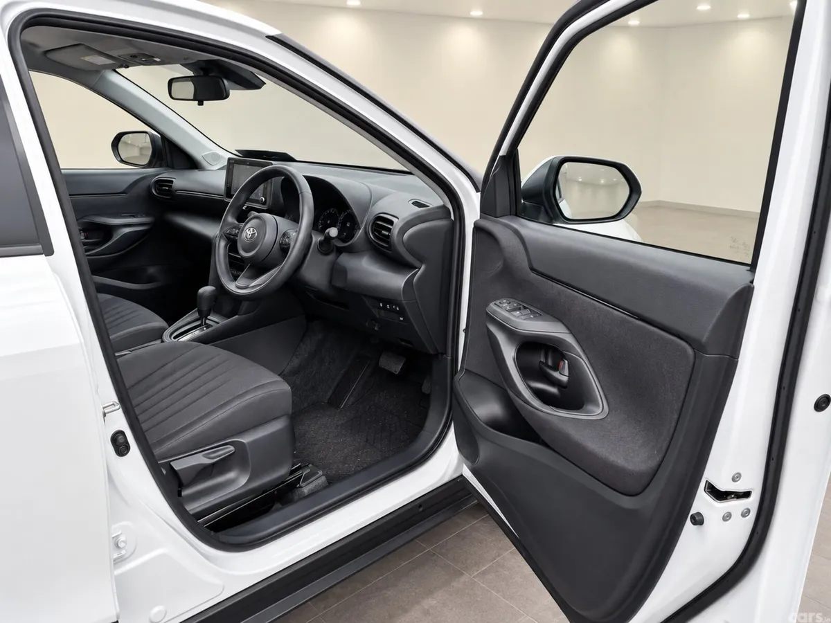 Toyota Yaris Cross SUV, Petrol Hybrid, 2024, White