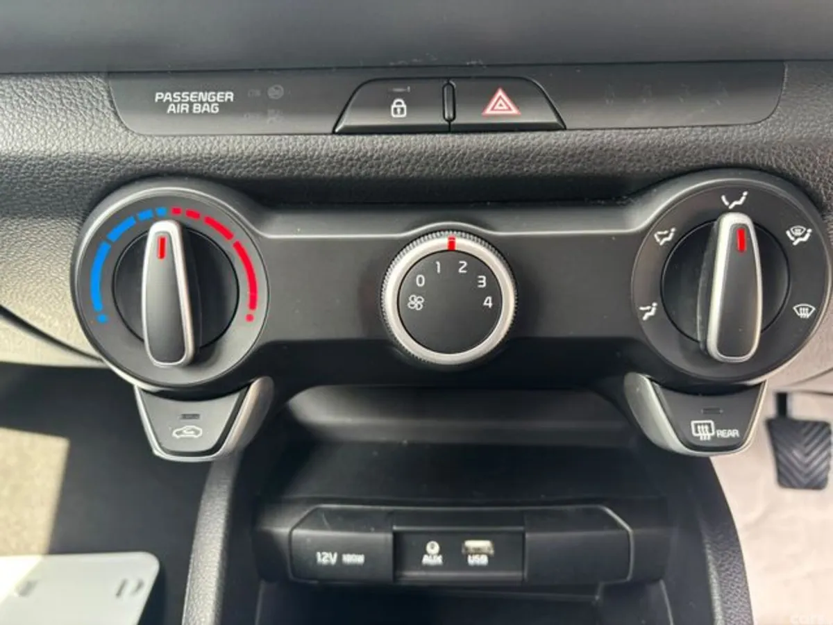 Kia Stonic Hatchback, Petrol, 2018, Grey